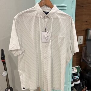 Mizz+Main Leeward short sleeve button up New with Tags